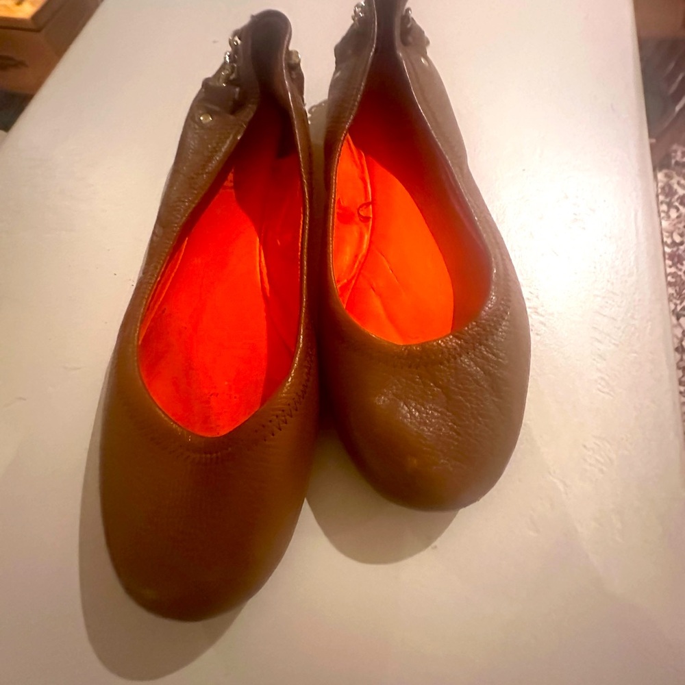 Ralph Lauren-caramel/soft brown all leather flats in Size 8.5. Gold heel chain.